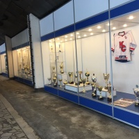 Многосекционные музейные витрины для хоккейного клуба "Крылья Советов", г. Москва 