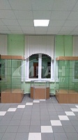 экспозиционное оборудование стол из стекла купить в Москве