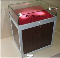 музейный стол со склеенным колпаком